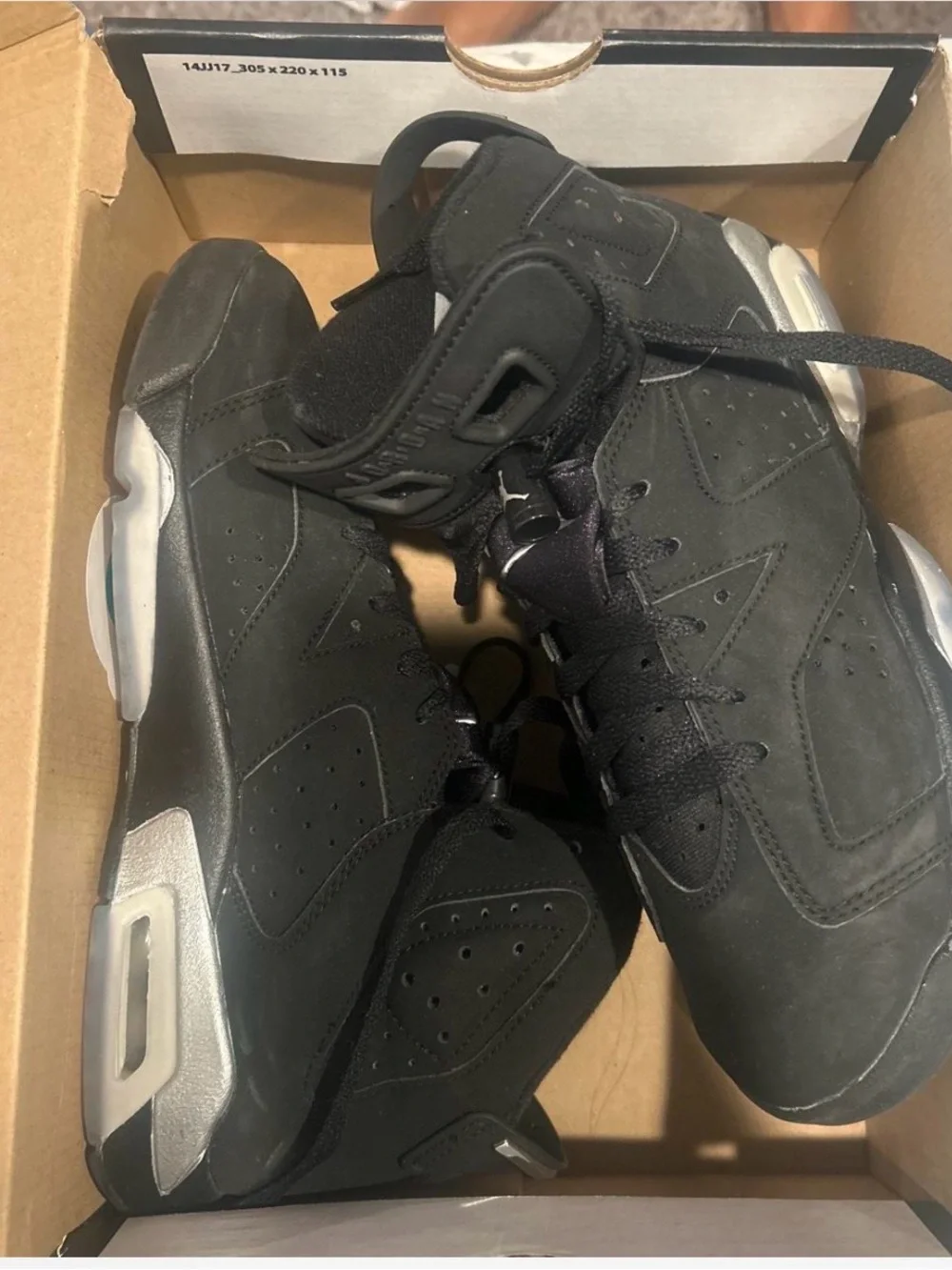 Jordan Men's 6 Black and Silver Basketball Sneakers
